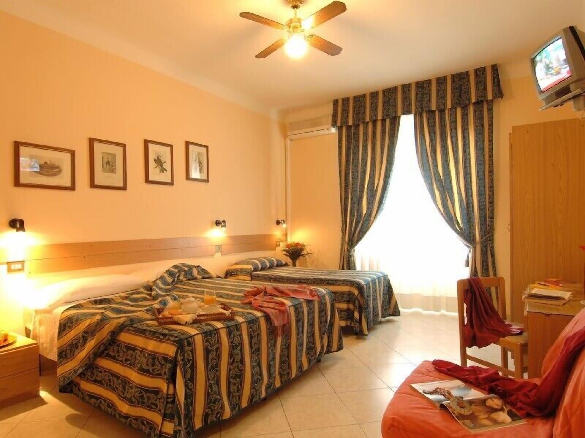 Hotel Loreto Милан Экстерьер фото