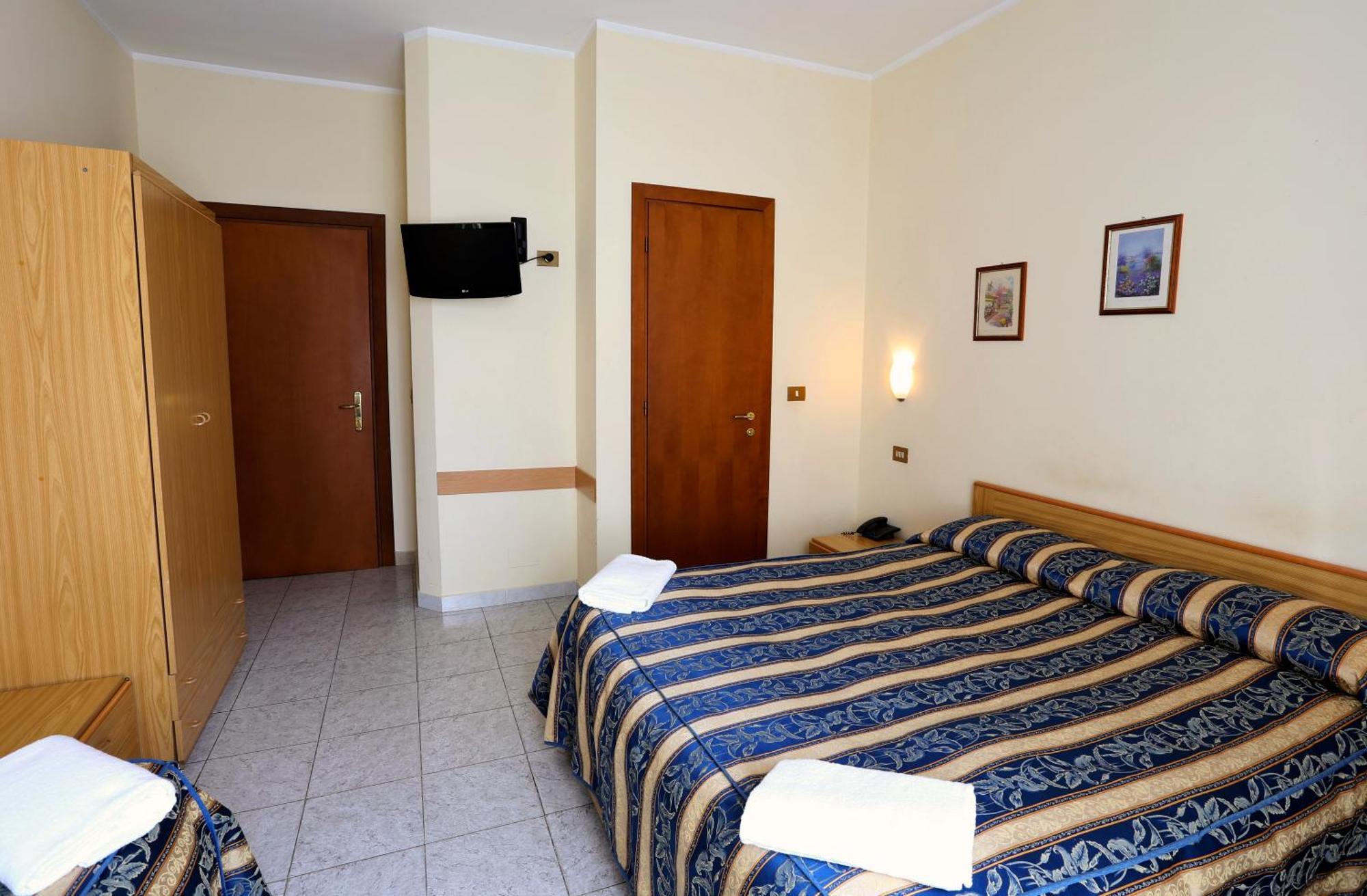 Hotel Loreto Милан Экстерьер фото